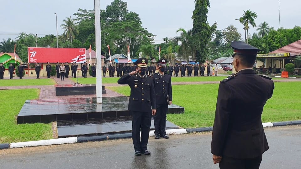 Gelar Upacara HUT Ke-77 RI, Wakapolres Konawe Selatan Bacakan Amanat Kapolda Sulawesi Tenggara