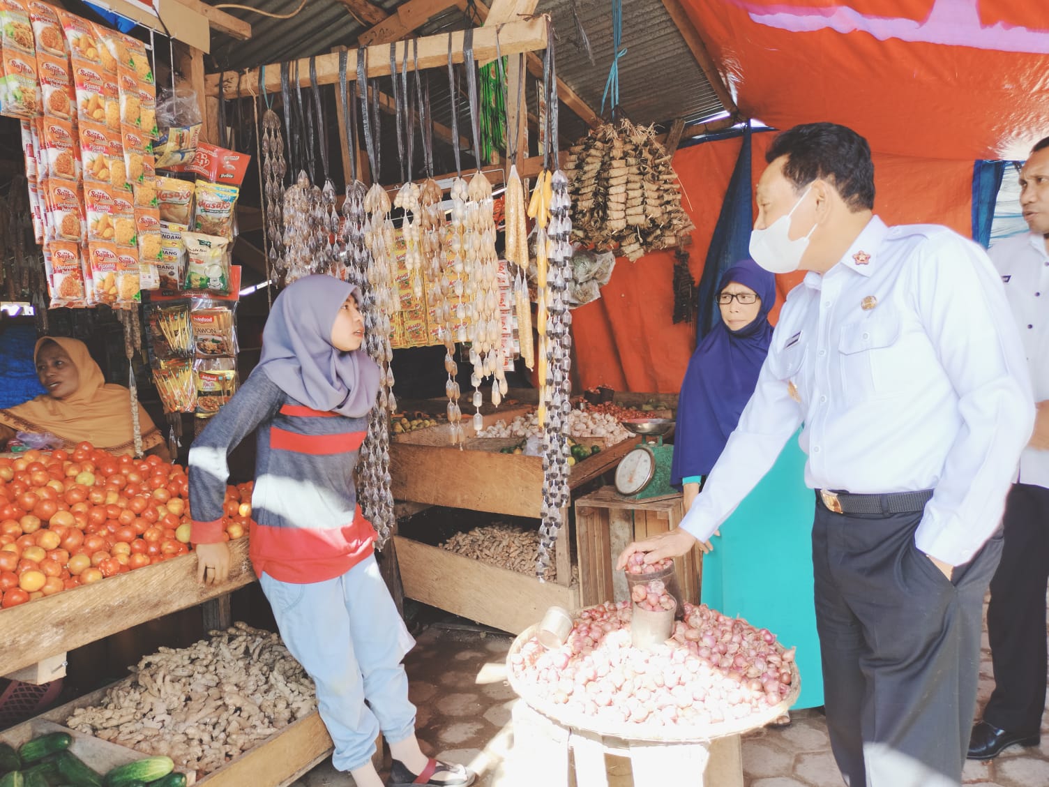 Bupati Butur Tinjau Langsung Harga Sembako di Pasar Minaminanga