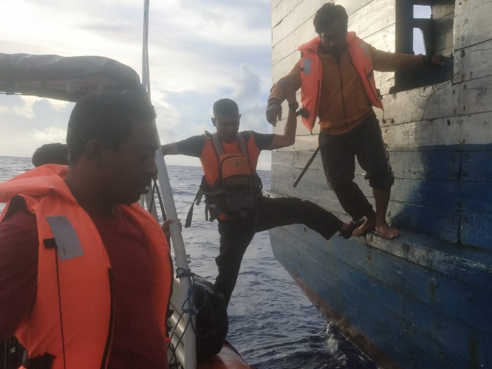 Alami Mati Mesin, Tim Rescue SAR Wakatobi Berhasil Evakuasi Penumpang KM Taman Wisata