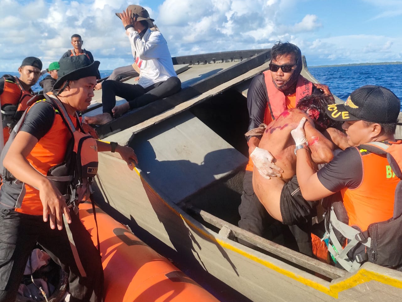 Tim SAR Berhasil Evakuasi Korban Roda Gila Mesin di Perairan Kaledupa
