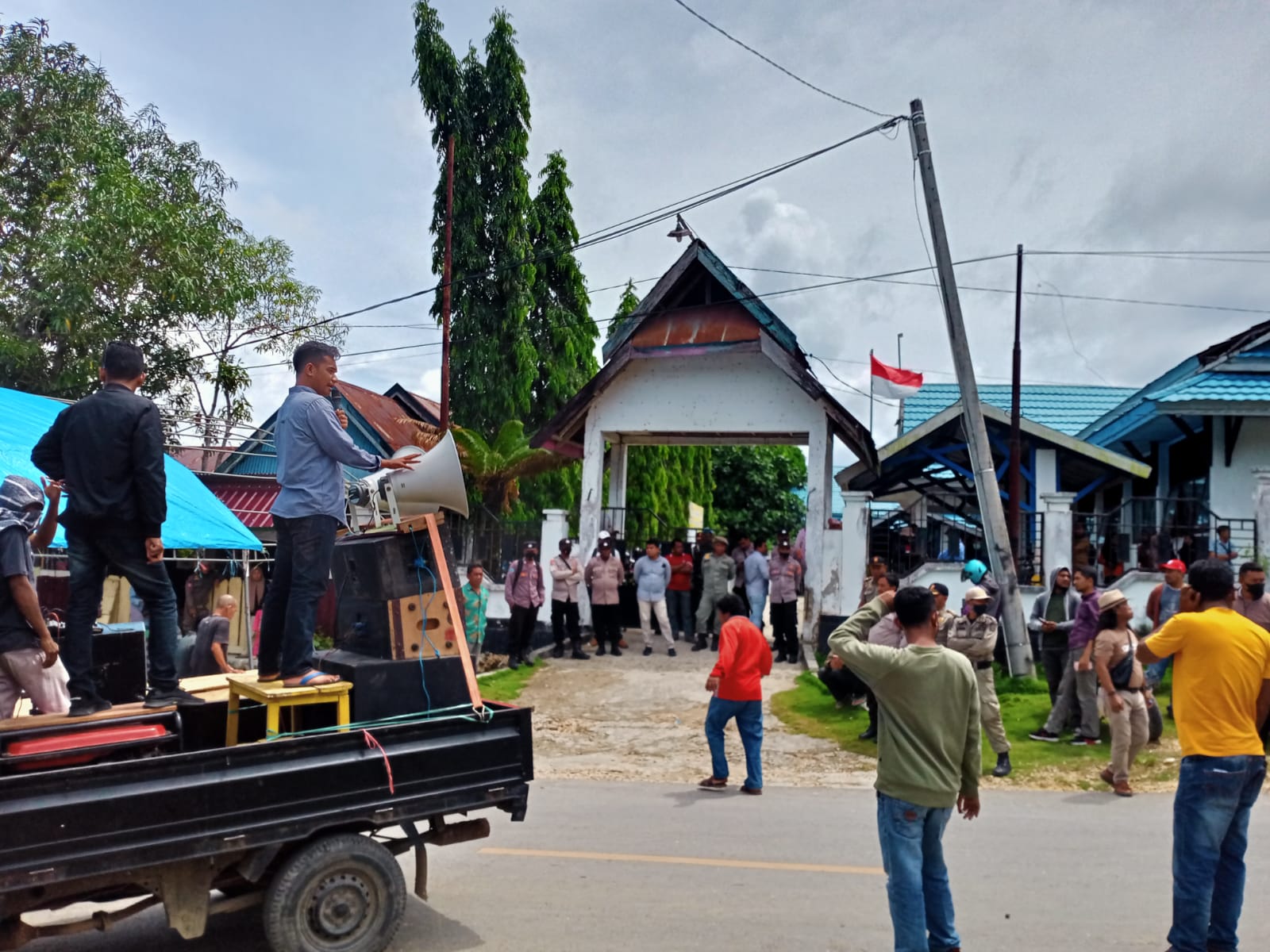 Tolak Hasil Sengketa Pilkades, Sejumlah Bacakades - FPMD Gelar Demonstrasi di DPMD dan DPRD Muna