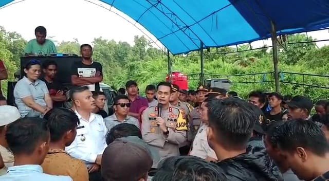 Temui Massa yang Blokade Jalan, Kapolres Konsel Ajak Warga Dua Kecamatan Jaga Kamtibmas