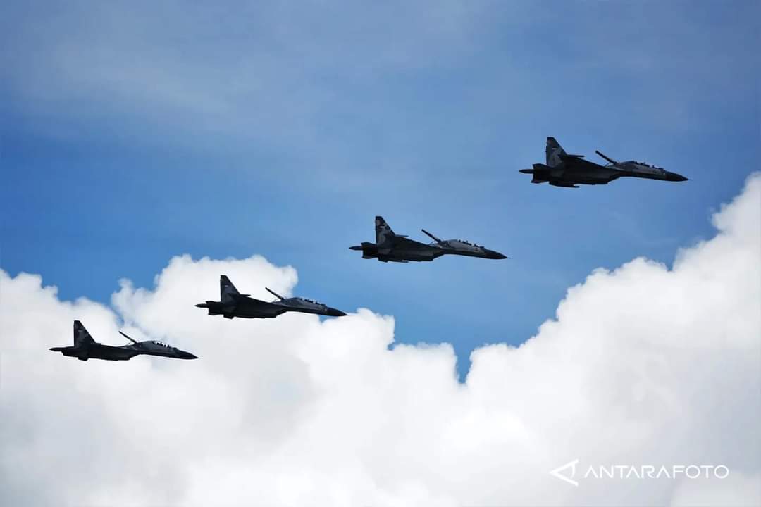 Empat Pesawat Sukhoi Turut Meriahkan Peringatan Hari Nusantara 2022 di Langit Wakatobi