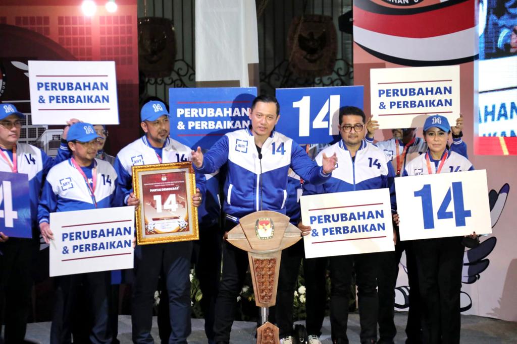 Jalan Kaki ke KPU Diiringi Ratusan Kader, AHY: Kami Siap Ikut Pemilu, Perjuangkan Perubahan & Perbaikan