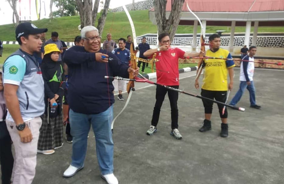 Jelang Kejuaraan Panahan, Gubernur Sultra - Ketua DPRD Memotivasi Atlet dengan Jalani Sesi Latihan