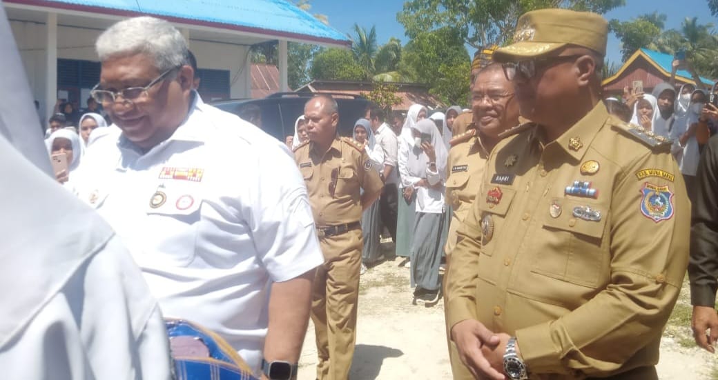 Gubernur Ali Mazi Bersilaturahmi dengan Kepsek dan Guru Honorer SMA se-Muna Barat