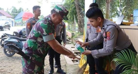 Sinergitas TNI-Polri, Polsek Lainea dan Koramil 1417-04 Gelar Kerja Bakti di Punggaluku