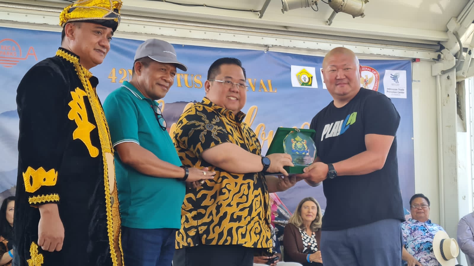 Anton Timbang Perkenalkan Budaya dan Investasi Sultra di Lotus Festival Amerika Serikat