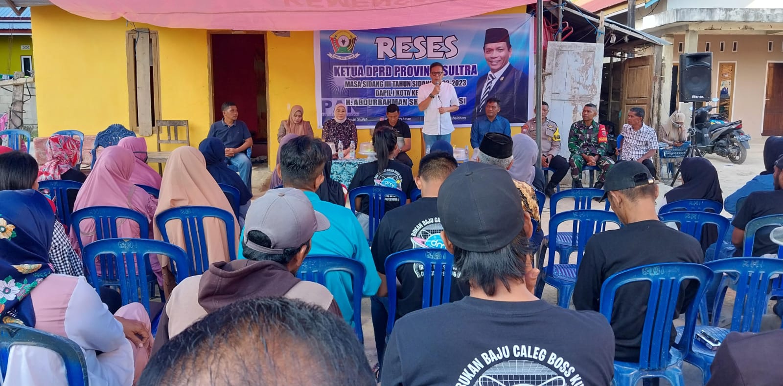 Reses di Lorong Sakura Mandonga, Ketua DPRD Sulawesi Tenggara Terima Aspirasi Perbaikan Jalan dan Air Bersih