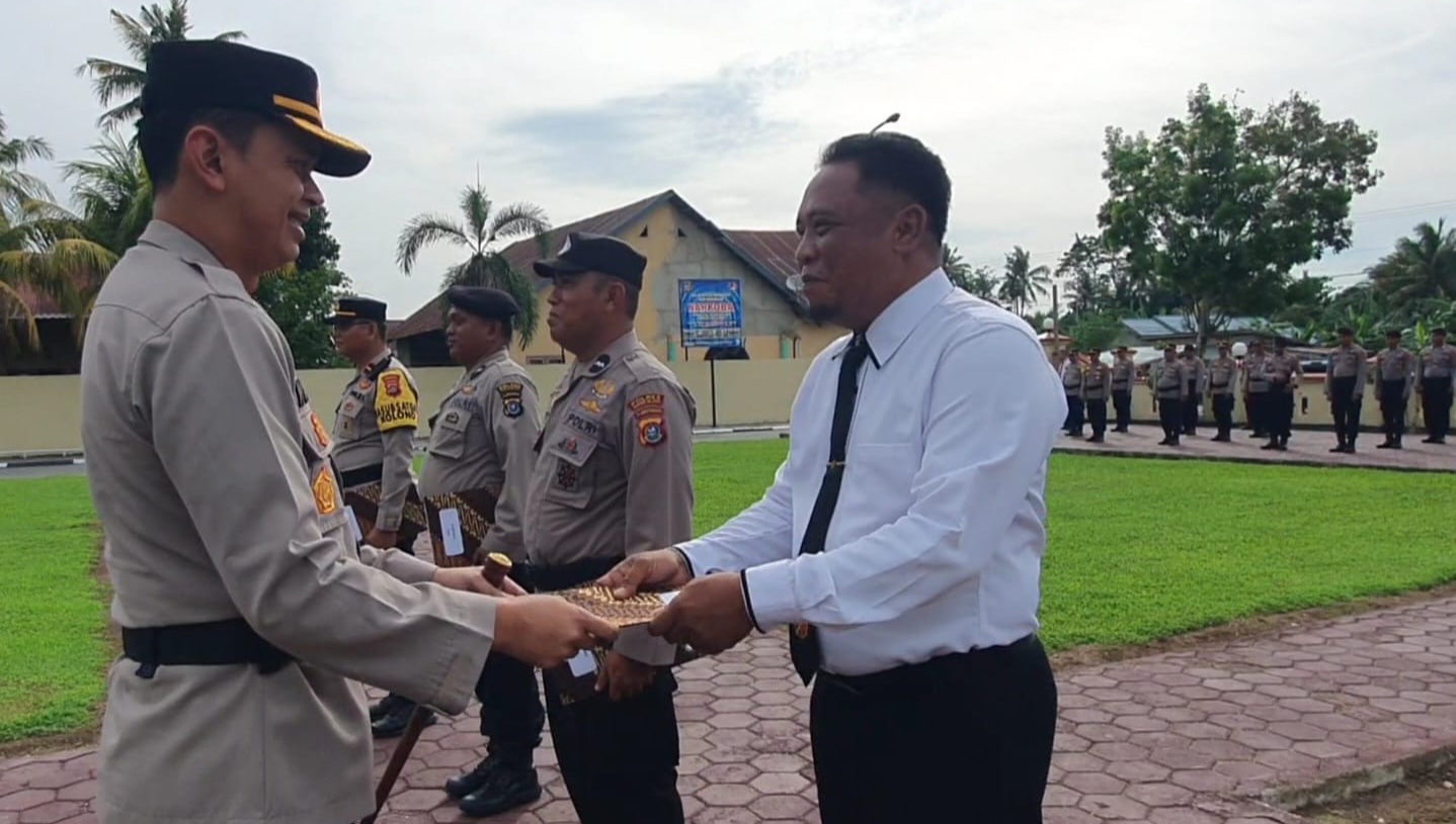 Ungkap Kasus Narkoba, Empat Personel Polsek Kolono Konawe Selatan Dapat Penghargaan