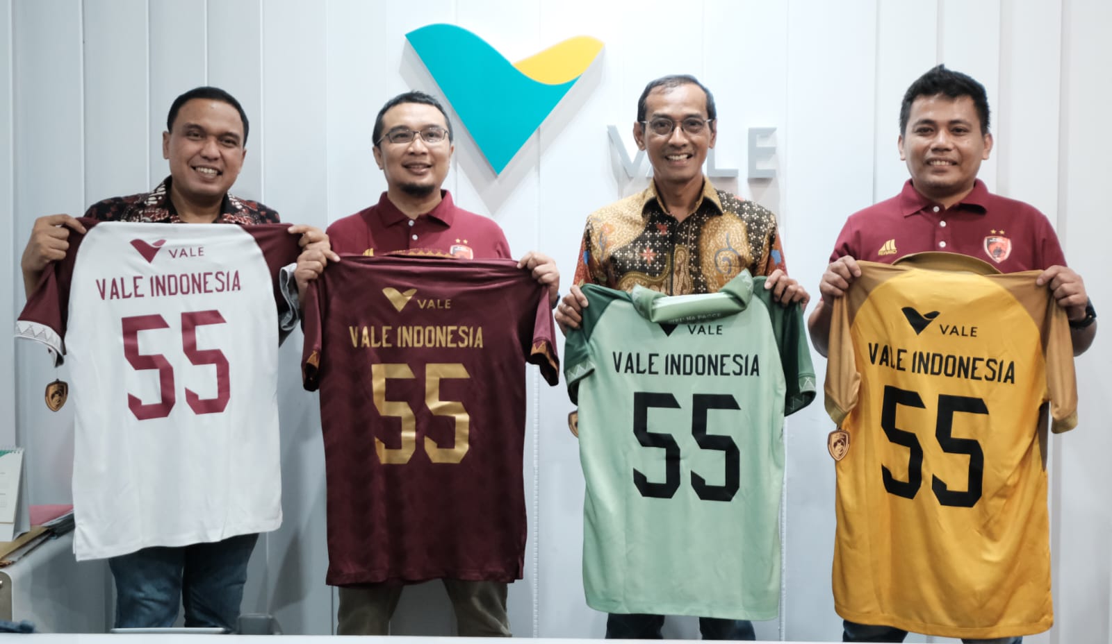 Dukung Pengembangan Talenta Lokal Sepak Bola, PT Vale Sponsori PSM Makassar