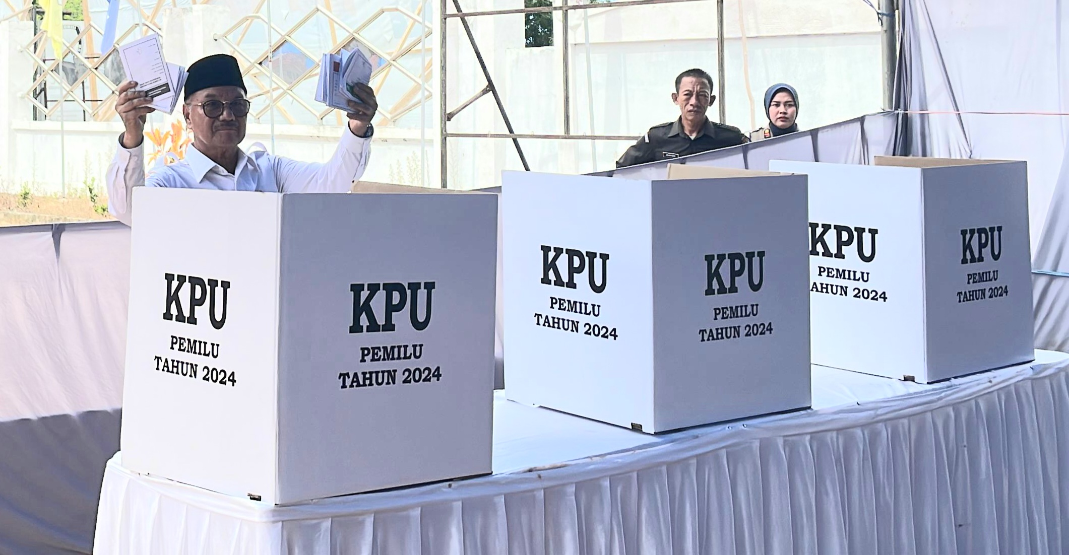 Bupati Konawe Selatan Simulasikan Cara Pemungutan Suara di TPS Pemilu 2024
