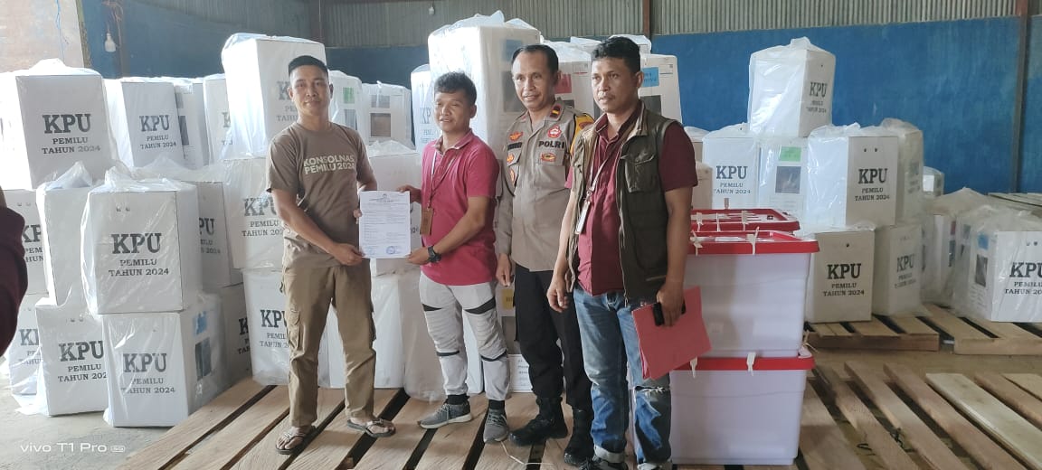 Pleno PPK Selesai, Kapolsek Benua Kawal Kotak Suara ke Gudang Logistik KPU Konawe Selatan