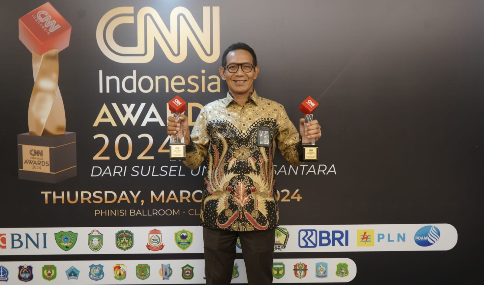 Terangi Pelosok dan Terdepan dalam Transisi Energi, PLN Raih Dua Penghargaan CNN Indonesia Awards 2024
