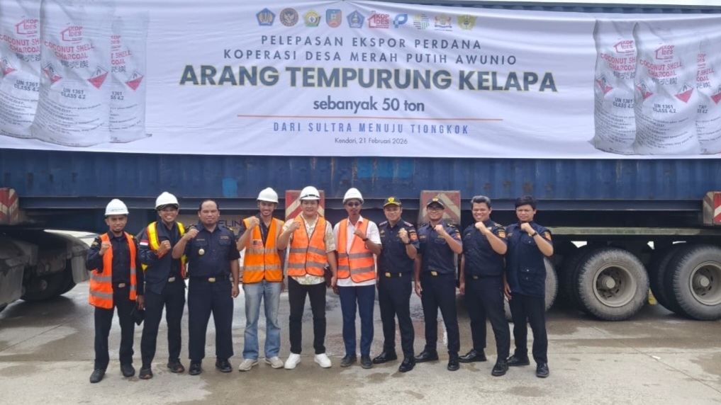 Bea Cukai Kendari Dampingi Ekspor Perdana 50 Ton Arang Kopdes Merah Putih Awunio ke China