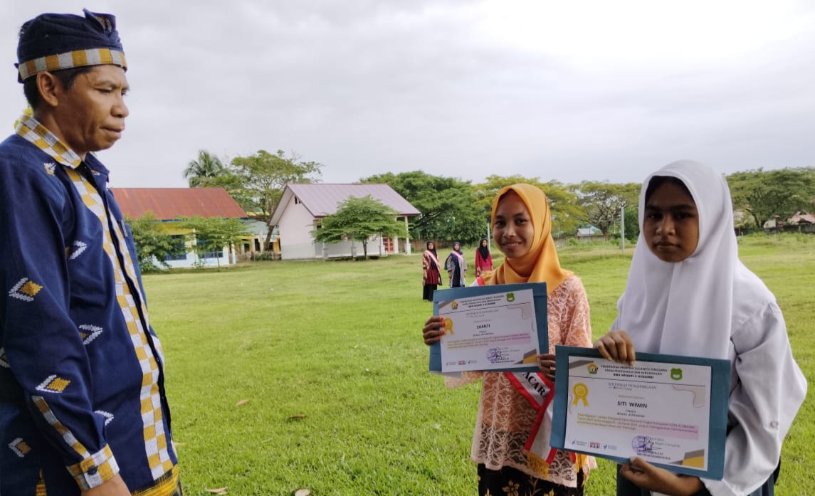 Dua Siswi SMAN 2 Kusambi Muna Barat Lolos Lomba OSN-K Tingkat SMA/MA