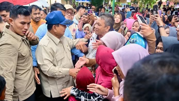 Tinjau Wilayah Bencana Bener Meriah, Presiden Prabowo Kunjungi Masyarakat di Posko Pengungsian SMPN 2 Wih Pesam