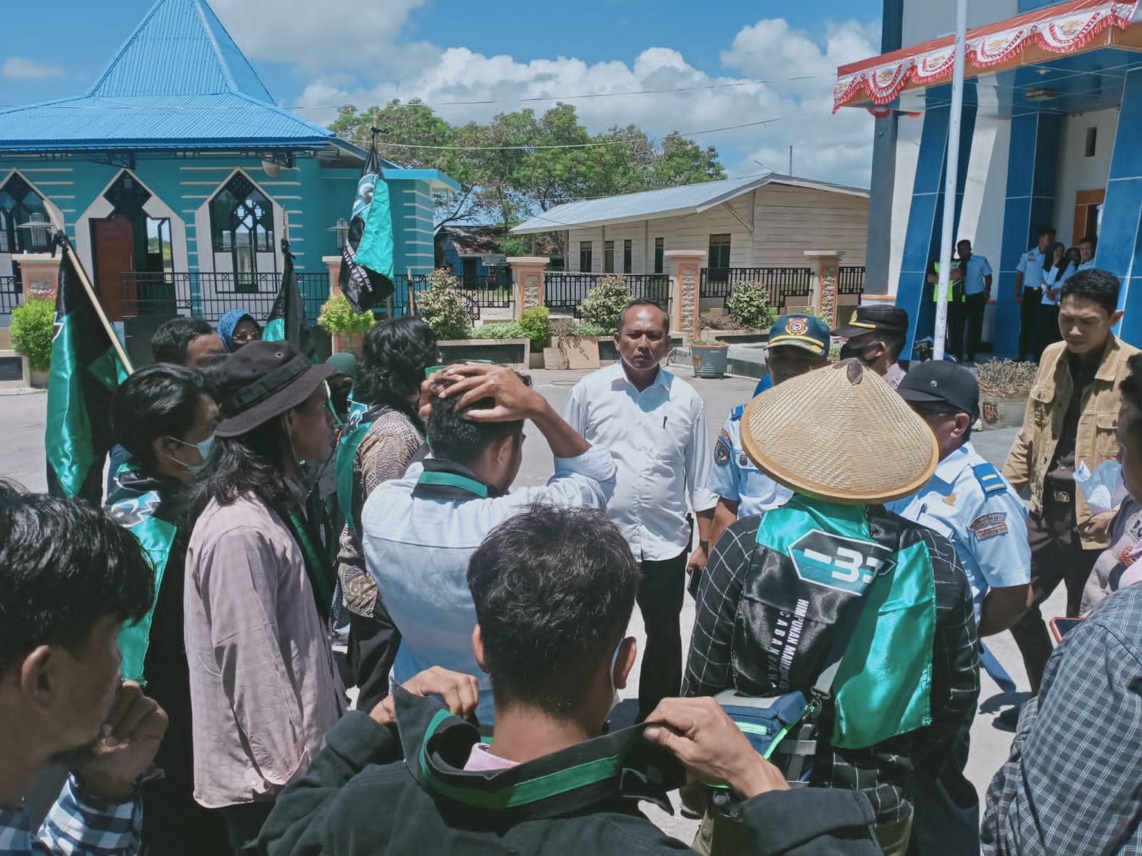 Kenaikan Harga Tiket Dianggap Sepihak, HMI Cabang Raha Demo KUPP