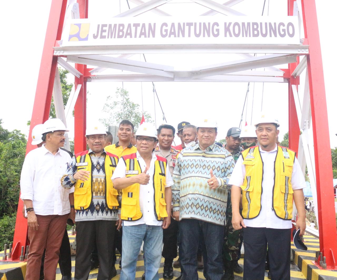 Resmikan Jembatan Gantung Kombungo, Ridwan Bae: Langkah Awal Untuk Meningkatkan Perekonomian Daerah