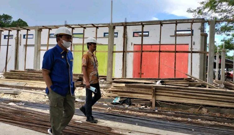 Bupati Buton Utara Tinjau Langsung Pengerjaan Rehabilitasi Pasar Minaminanga