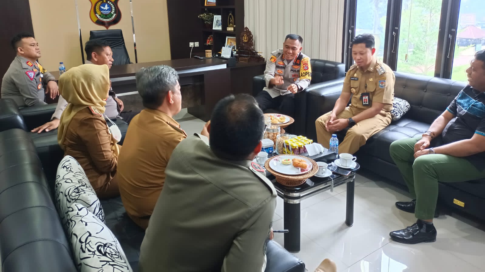 Perdana Masuk Kerja, Pj Walikota Sambangi Polresta Kendari