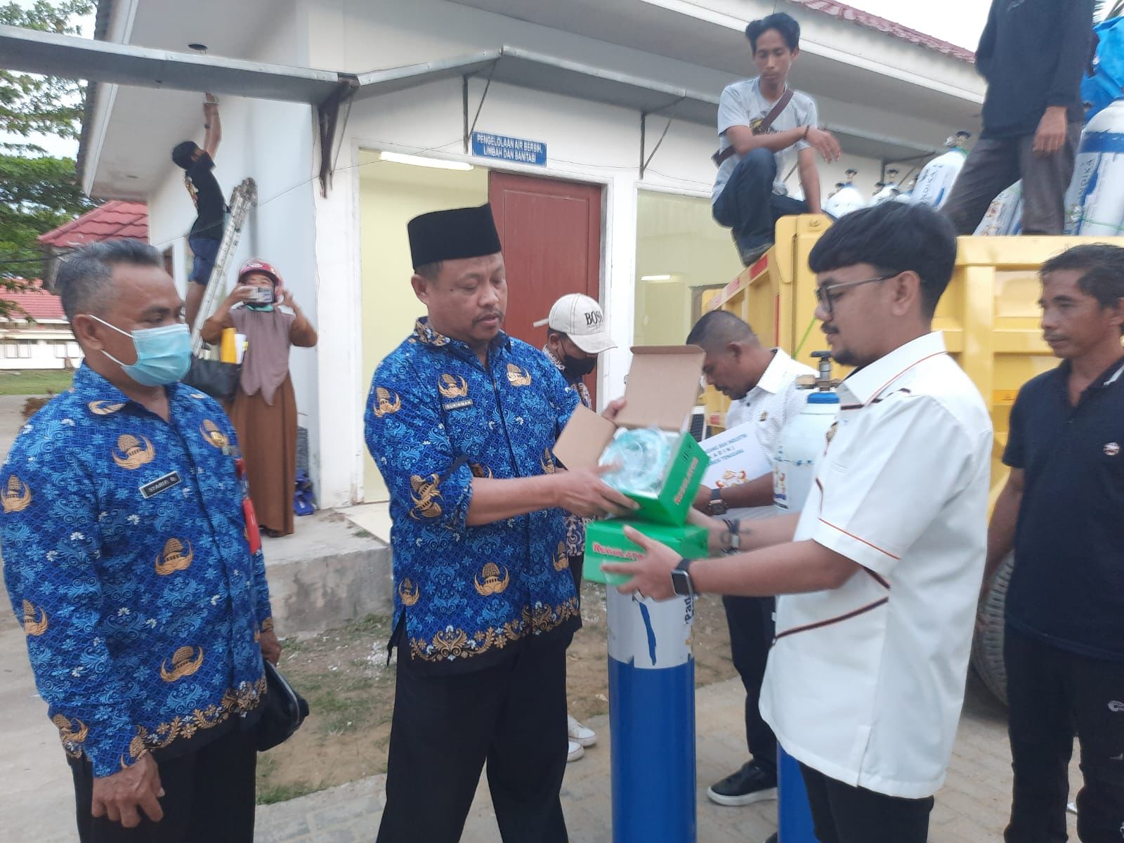 Kadin Sultra Serahkan Tabung dan Regulator Oksigen di RSUD Kendari, Selanjutnya Konawe