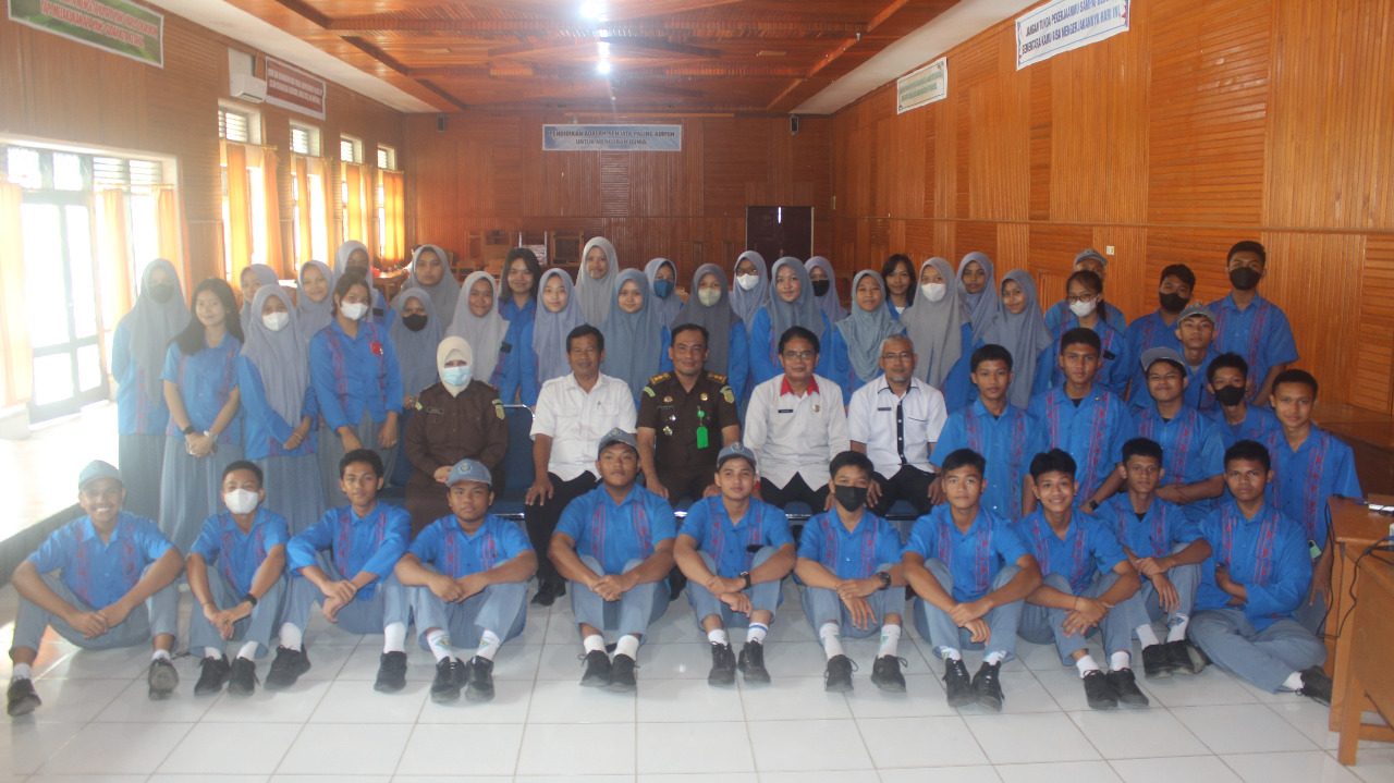 Kasi Penkum Kejati Sultra Jadi Narasumber Jaksa Masuk Sekolah di SMAN 1 Kendari