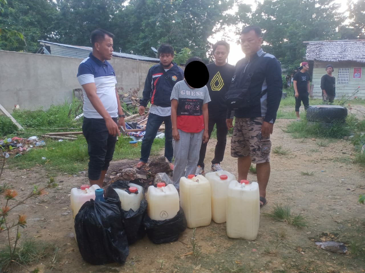 Tim Operasi Sikat Anoa Polresta Kendari Sita Ratusan Liter Miras Ilegal