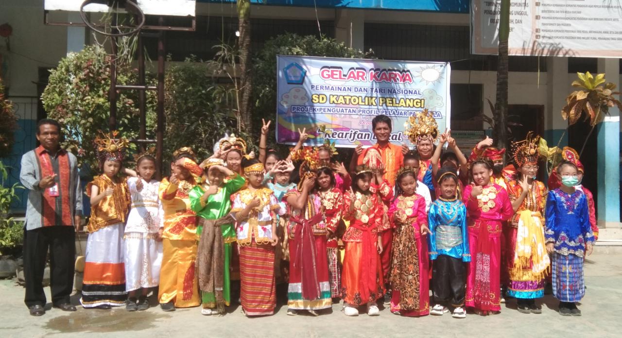 Program Kurikulum Merdeka, SDS Katolik Pelangi Kendari Kenalkan Tari Tradisional ke Peserta Didik