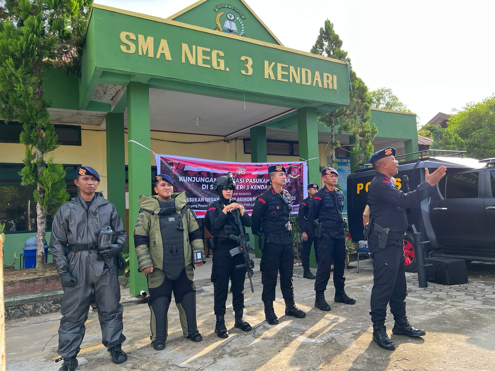 Sat Brimob Polda Sultra Goes to School di SMAN 3 Kendari