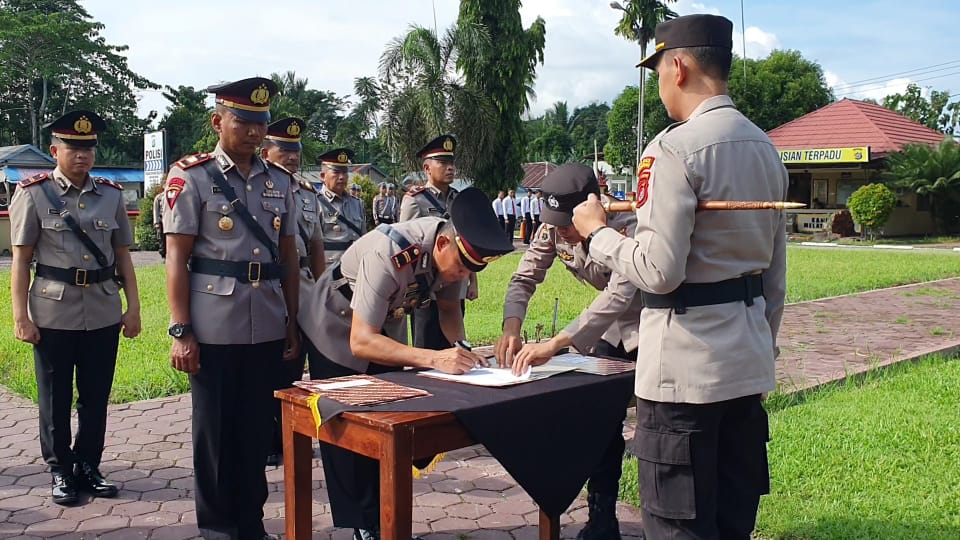 Kapolres Konsel Pimpin Langsung Sertijab Dua PJU dan Empat Kapolsek