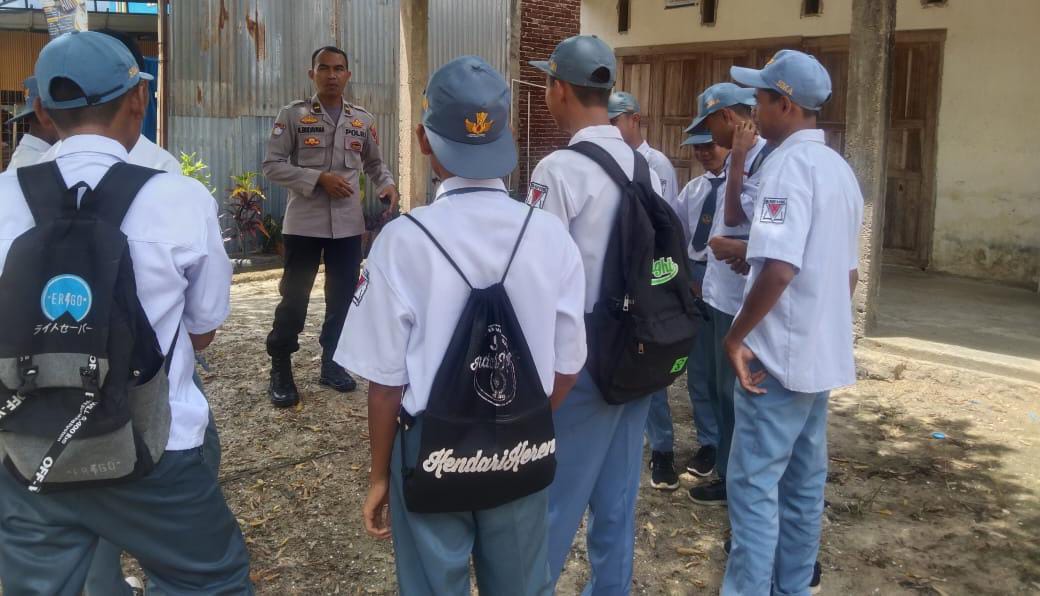 Binmas Polsek Angata Gelar Sambang Desa dan Binluh di SMAN 10 Konsel