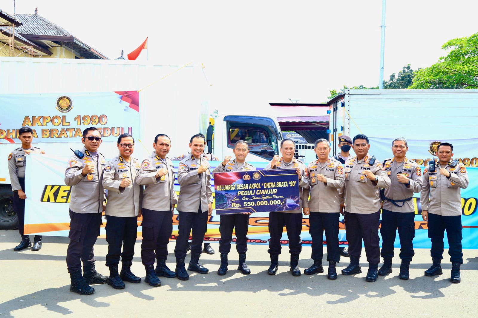 Alumni Akpol 1990 Batalyon Dhira Brata Bantu Korban Gempa Cianjur