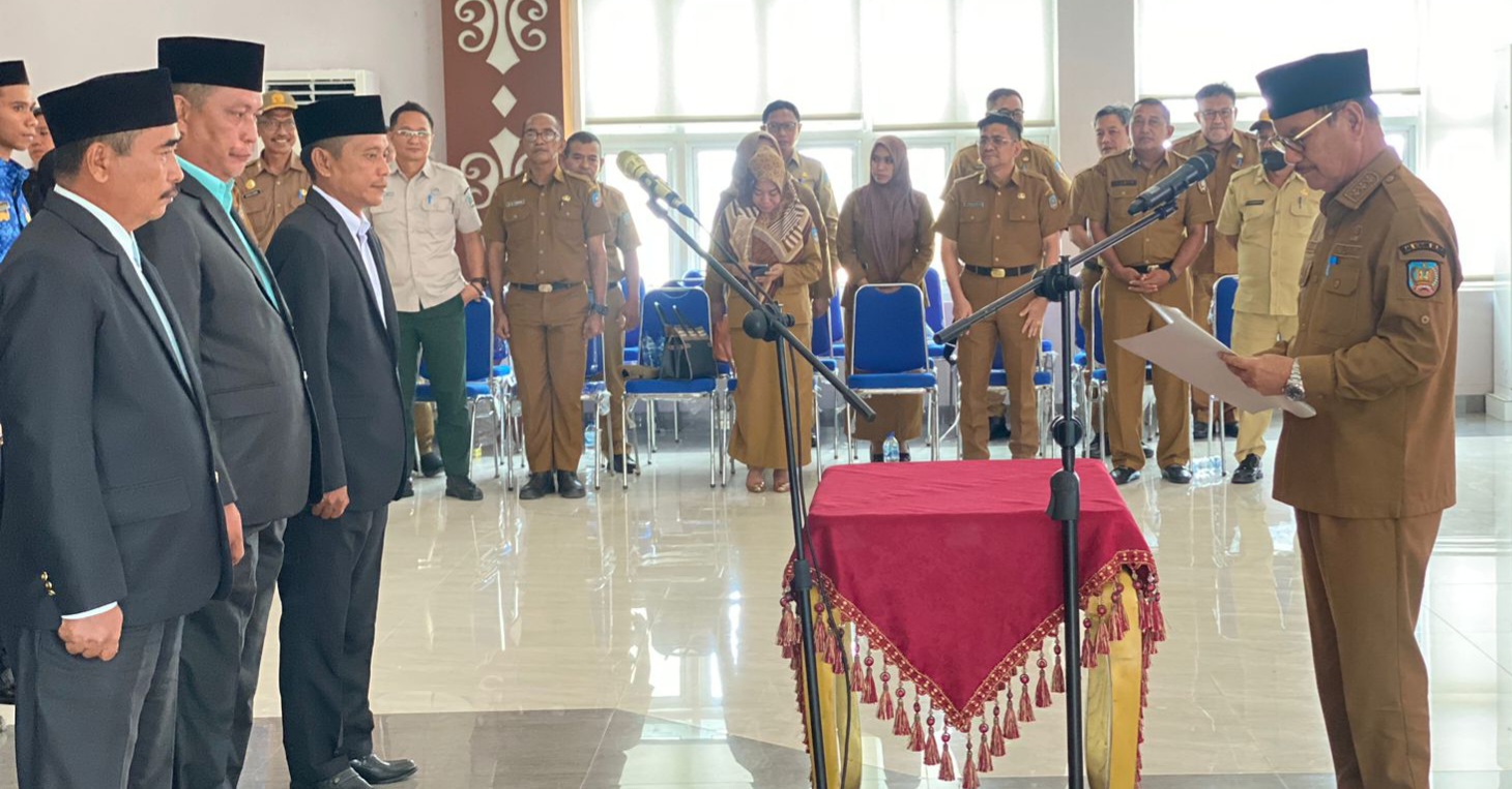 Lantik Tiga Sekcam, Bupati Konsel Tekankan Pelayanan Terbaik bagi Masyarakat