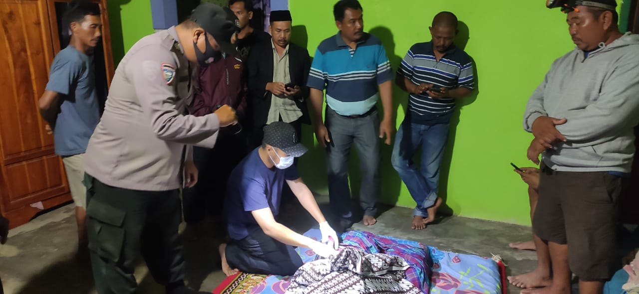 Polisi Konsel Evakuasi Warga yang Digigit Ular Panjang 7 Meter