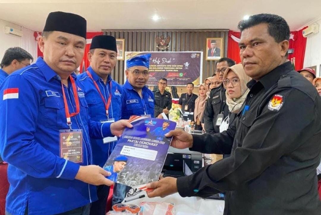 Demokrat Resmi Daftarkan Bacaleg di KPU Sultra, Endang Siap Perjuangkan Pemekaran Hingga Pemberantasan Korupsi