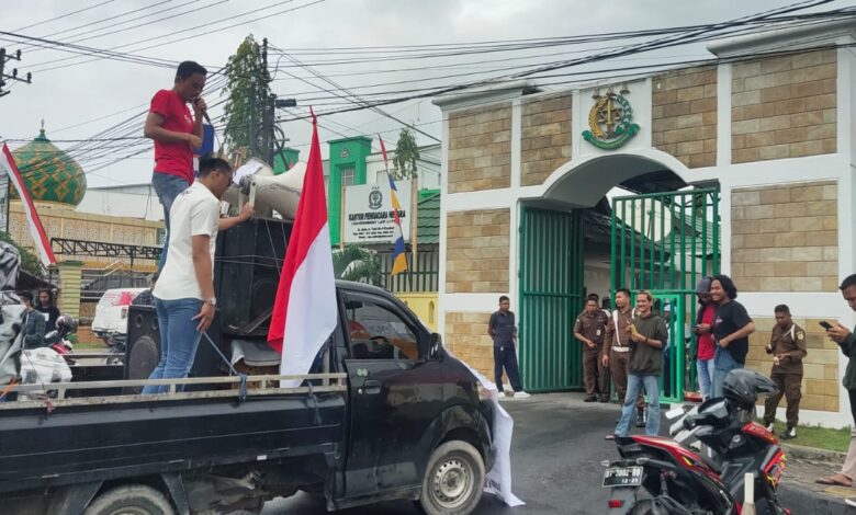 Sejumlah Proyek Diduga Mangkrak, Massa Aksi NGO Bersatu Minta Kejaksaan Tinggi Periksa Gubernur Sultra