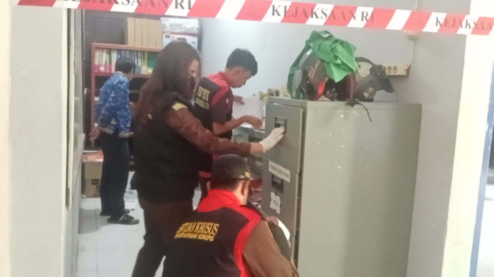 Dugaan Korupsi Penyediaan Lahan Bandara, Kantor Dishub Kolaka Utara Digeledah Kejaksaan