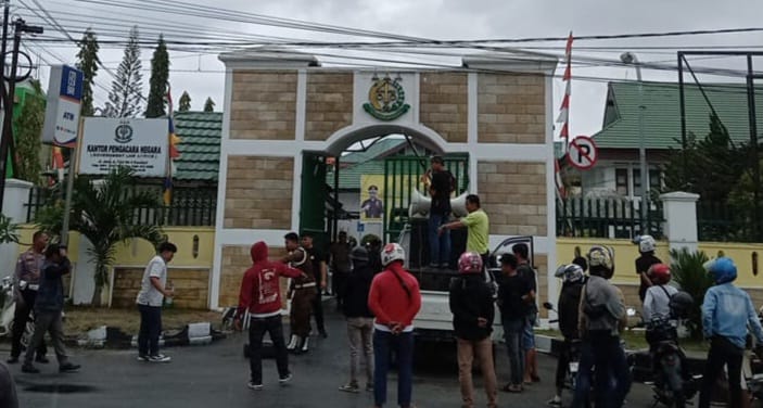 Demo di Kejati Sulawesi Tenggara, Kader PMII: Dugaan Suap PT MUI, Pemberi dan Penerima Harus Tersangka