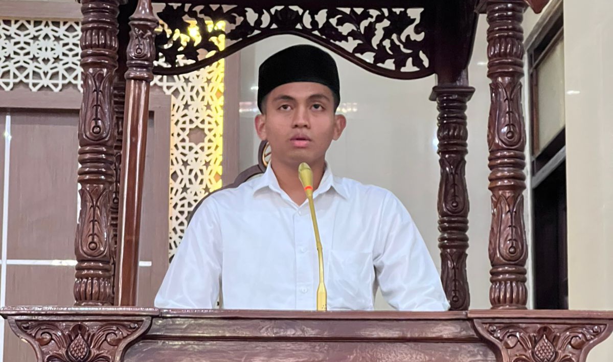 Kutbah di Masjid Polda Sulawesi Tenggara, Presma UHO Sampaikan Tiga Amalan Utama Dicintai Allah