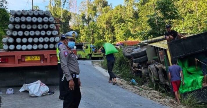 Truk Mogok Tutup Jalan, Satlantas Polres Konawe Selatan Bergerak Urai Macet