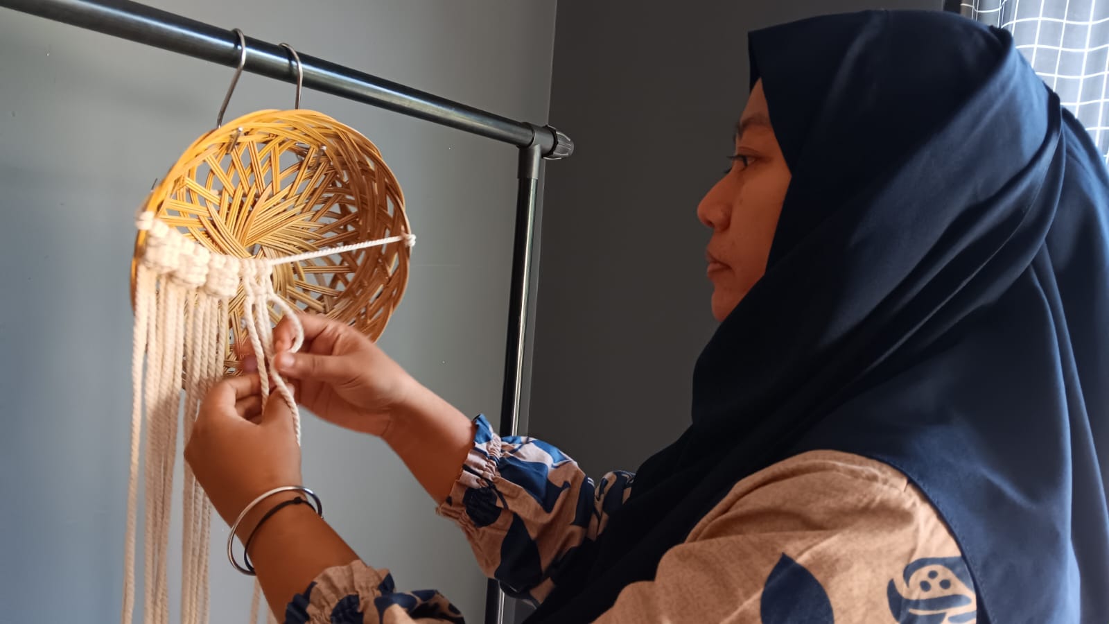 Intip Kerajinan Tangan Makrame Khas Kendari Terjual Hingga Jakarta