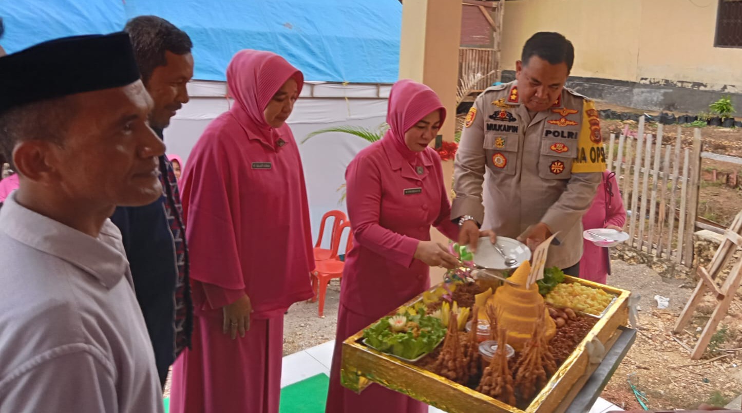 Resmikan Taman Baca Tantya Sudhirajati Polsek Katobu, Kapolres Muna: Semoga Bermanfaat Bagi Generasi Muda