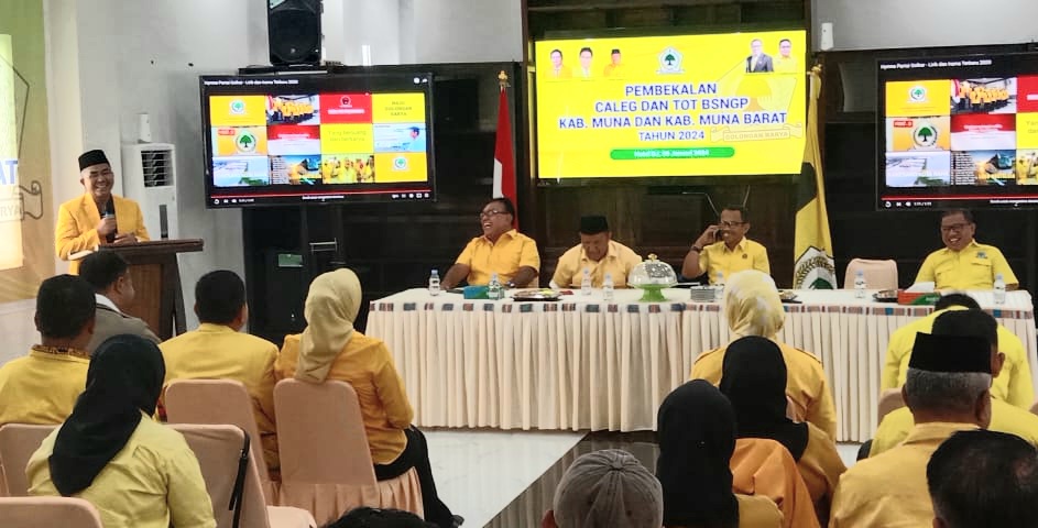 Buka Pembekalan Caleg Muna dan Mubar, Abu Hasan Targetkan Golkar Menang di Sultra