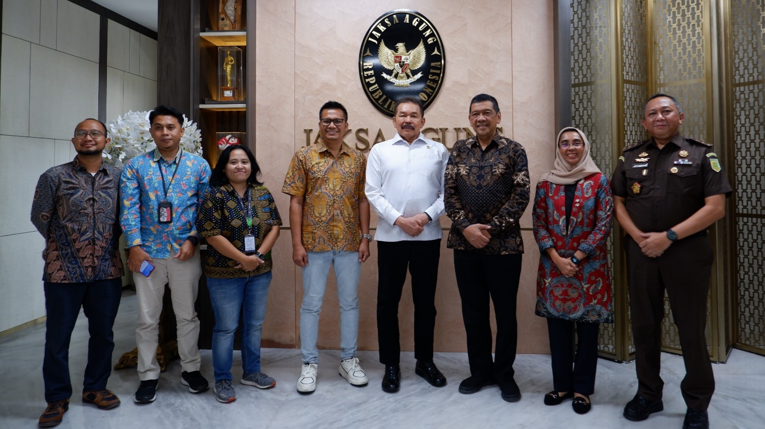 ST Burhanuddin Terima Penghargaan Best Achievement Award 2023 dari Rakyat Merdeka