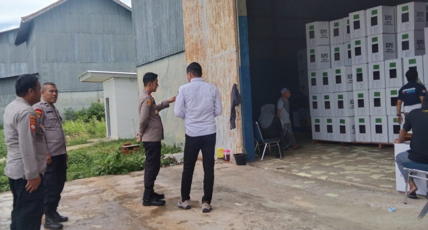 Cek Gudang Logistik KPU Konawe Selatan, Ini Penekanan Wakapolres Jupen Simanjuntak