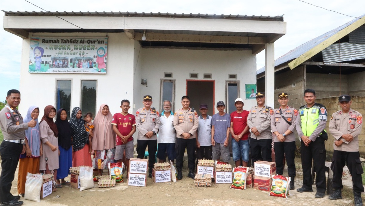 Peduli Korban Banjir Warga Moramo, Polres Konawe Selatan Berikan Bantuan Sembako