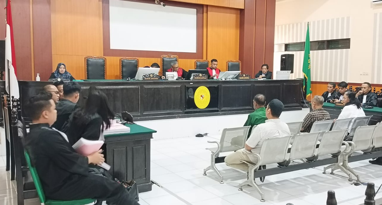 Lima Terdakwa Perkara Dugaan Tipikor Studi Kelayakan Bandara Kadatua Busel Jalani Sidang Penuntutan