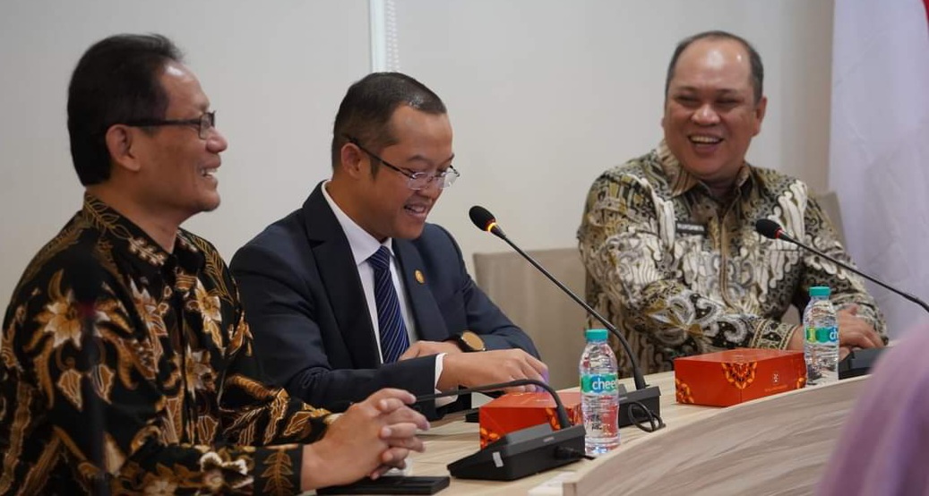 Wujudkan Visi Konawe Utara yang Berdaya Saing, Bupati Ruksamin Teken PKS dengan Pascasarjana Unair Surabaya