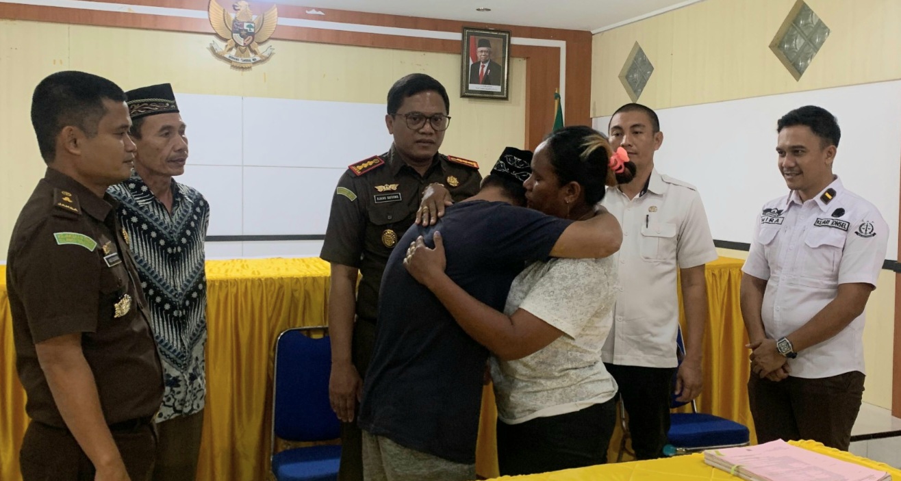 Kejari Konawe Selatan Hentikan Kasus Penganiyaan di Moramo Utara Melalui Restoratif Justice